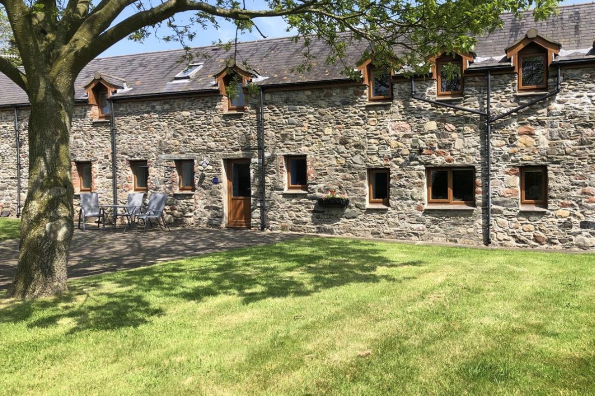 Ballacamaish Farm Cottages Exterior